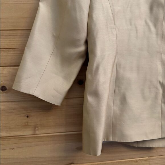 Vintage Talbots Small Petite Tan Silk 3/4 Sleeve Button Front Collared Blazer - Picture 6 of 10